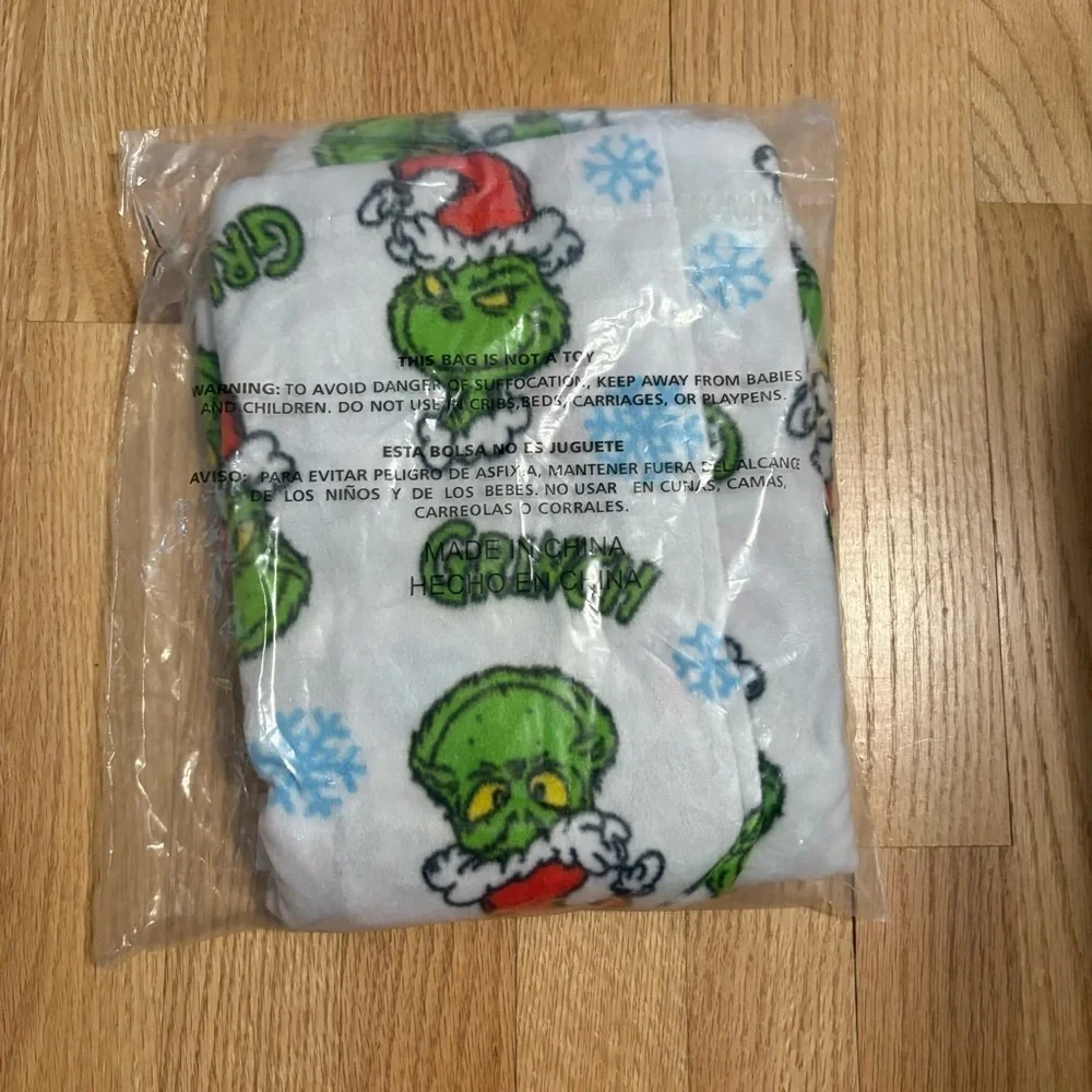 Kids Grinch Pajama Robe NEW XS 4/5 Christmas Dr. Seuss White Green Red